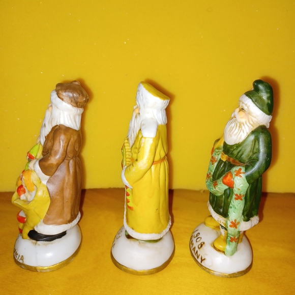 Heilig Meyers 6 Santa from around the world  collection (013123B) - Picture 3 of 16